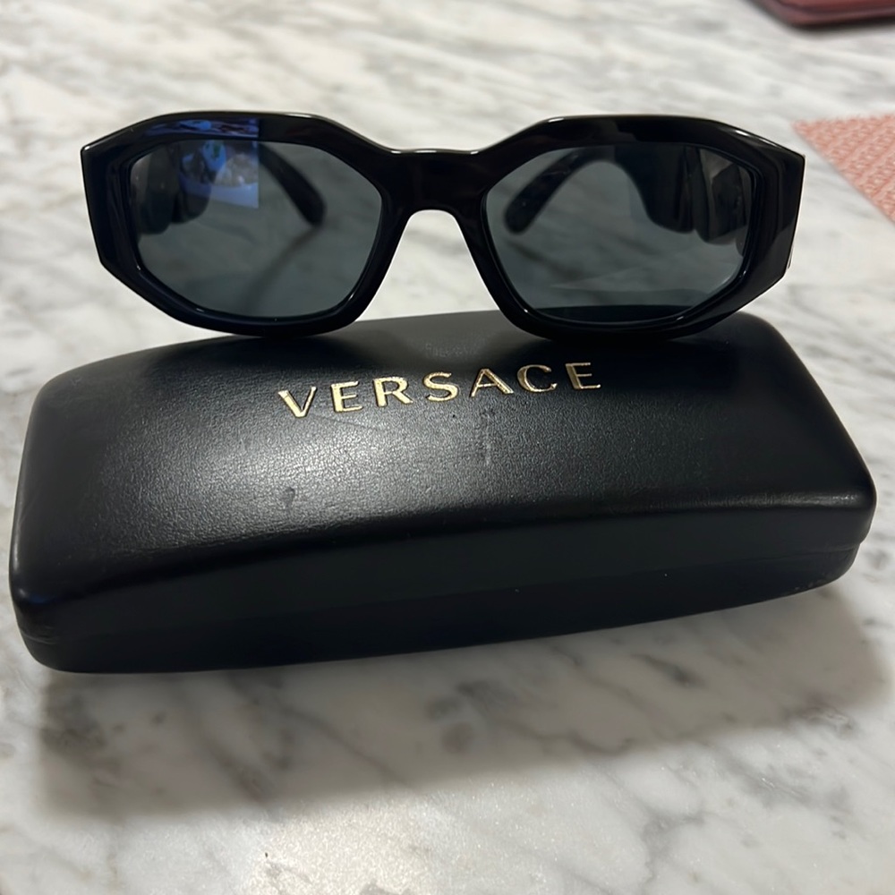 Versace tribute oval sunglasses in black